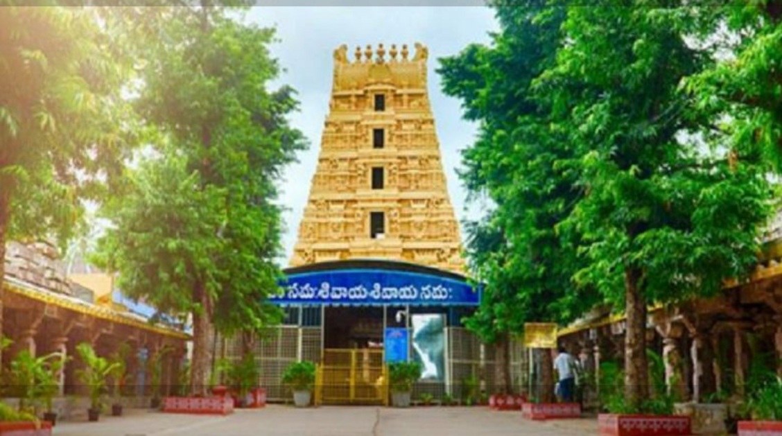 శ్రీశైలంలో సర్వదర్శనాలు ప్రారంభం