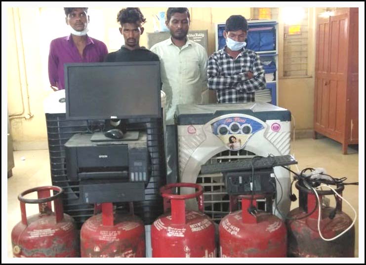 నెల‌కో చోరీ..!