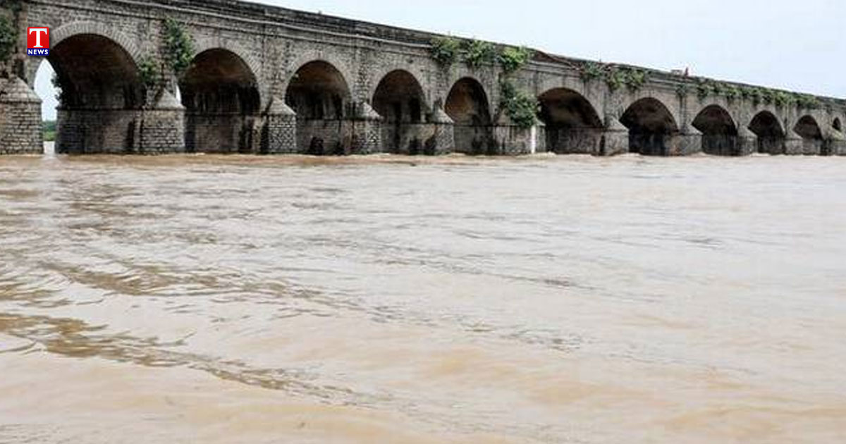 భద్రాచలం గోదావ‌రికి పెరుగుతున్న నీటిమట్టం