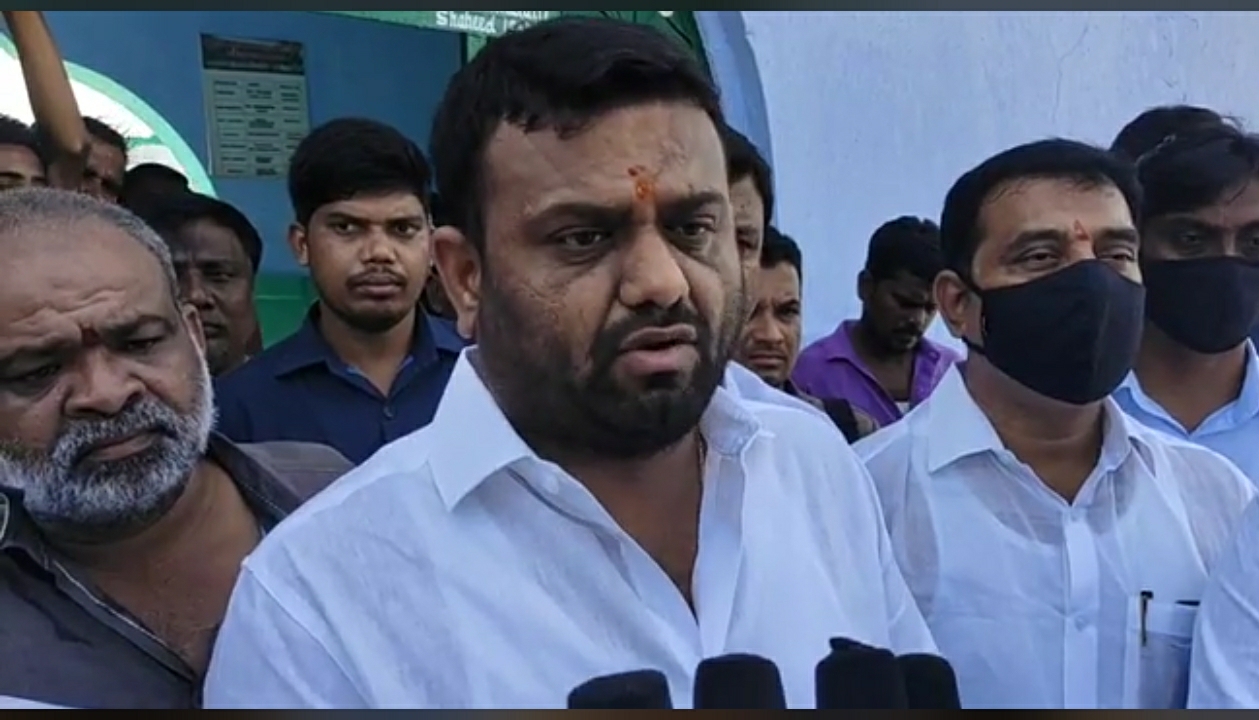 అభివృద్ధికి అడ్డంకులు సృష్టిస్తే ఊరుకునేది లేదు
