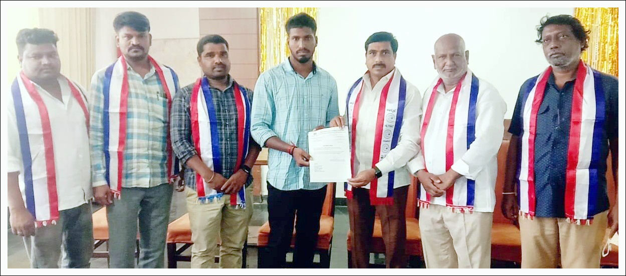 విద్యార్థి స‌మ‌స్య‌ల‌పై పోరాడాలి