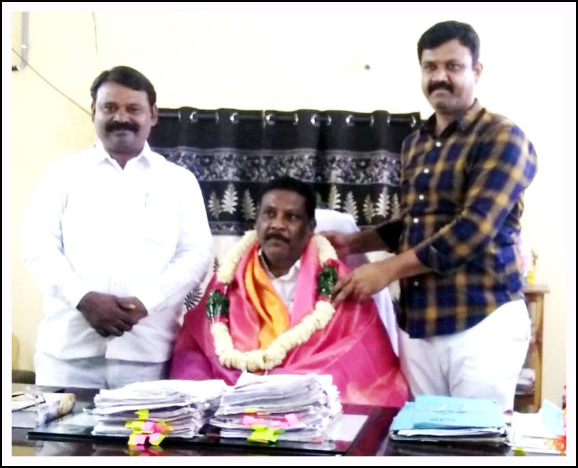 ఆర్డీఓను స‌న్మానించిన ఏఎంసీ చైర్మ‌న్ విఠల్ నాయ‌క్‌