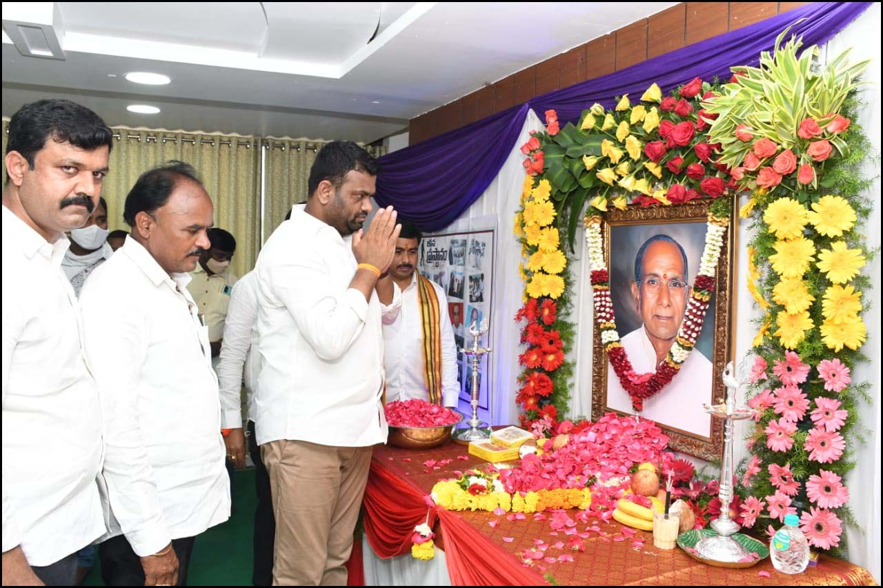 గ‌జ‌ల‌ప్ప‌కు నివాళులు అర్పించిన ఎమ్మెల్యే రోహిత్‌రెడ్డి