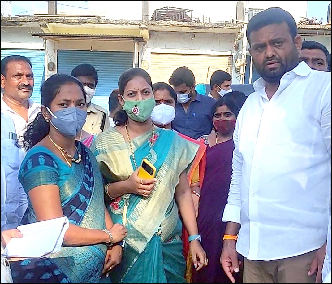 తాగునీరు.. రోడ్డే ముఖ్యం