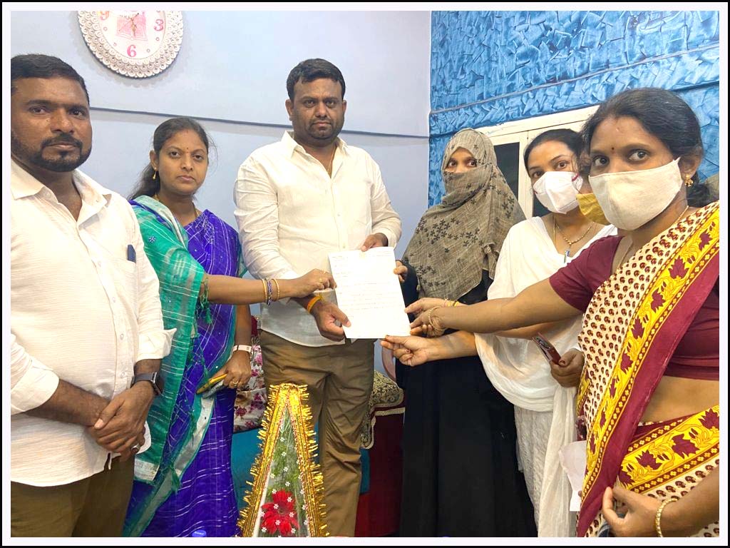 సొంత భ‌వ‌నాలు మంజూరు చేయండి