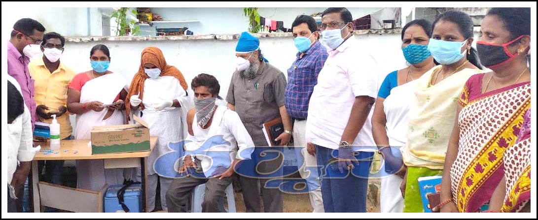 అర్హులంద‌రికి టీకాలు వేయించాలి