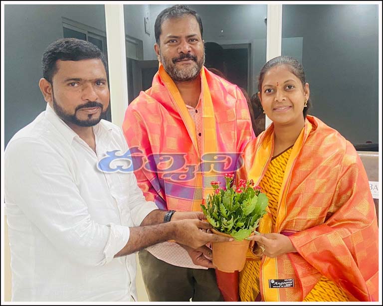చైర్ ప‌ర్స‌న్, మాజీ చైర్ ప‌ర్స‌న్‌ల‌ను క‌లిసిన అఫ్పూ(న‌యూం)