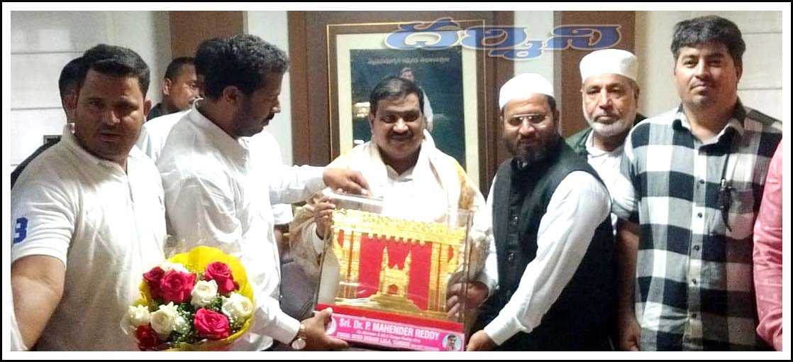 ఎమ్మెల్సీని స‌న్మానించిన జుబేర్ లాల