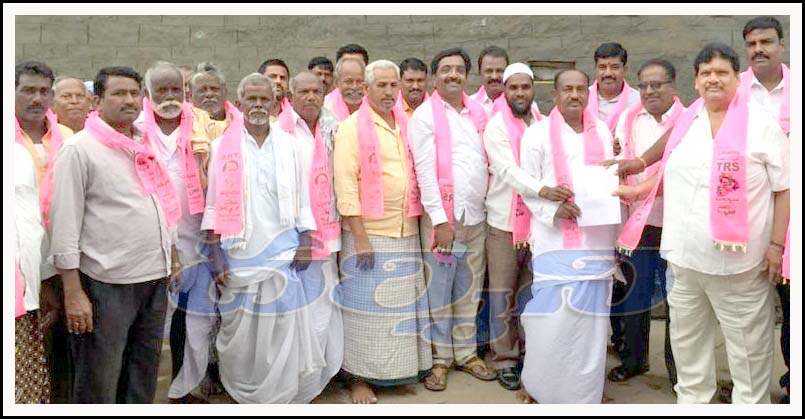 గ్రామాల్లో గులాబీ జోష్‌..