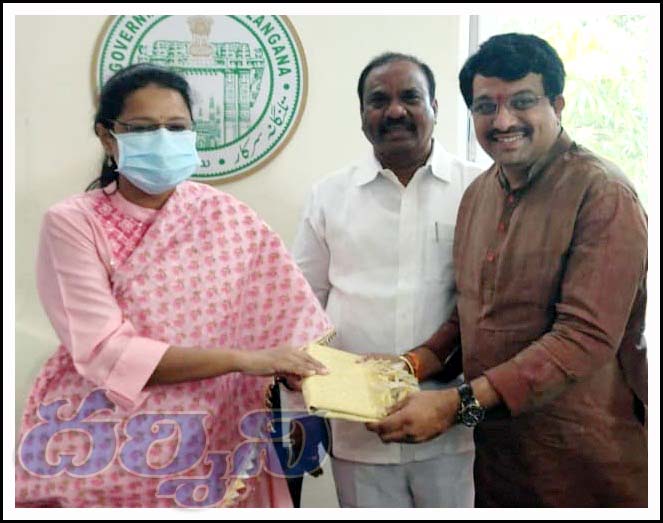 గ్రంథాల‌యాల అభివృద్ధికి స‌హ‌కించండి