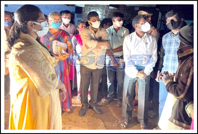 వ‌ర్షాల వేళ నిర్ల‌క్ష్య‌మా..