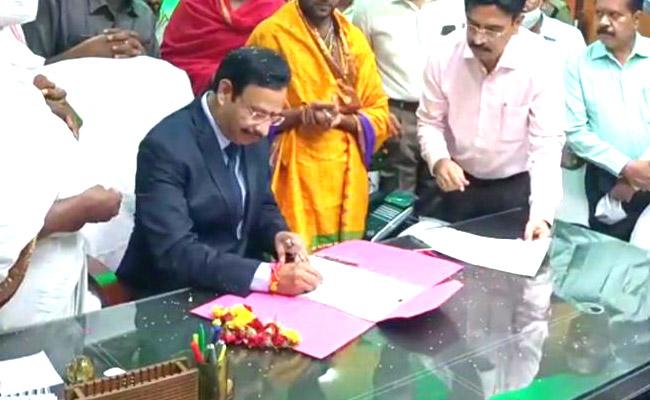 ఆర్టీసీ ఎండిగా బాధ్య‌త‌లు స్వీక‌రించిన స‌జ్జ‌నార్