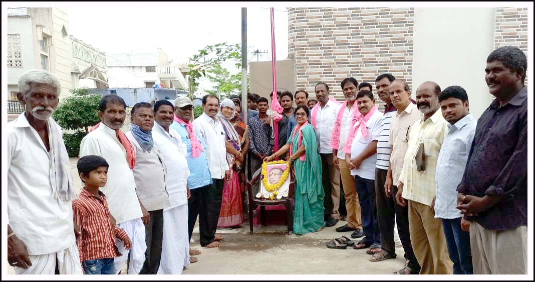 వాల్మీకీన‌గ‌ర్‌లో టీఆర్ఎస్ జెండా పండ‌గ‌...
