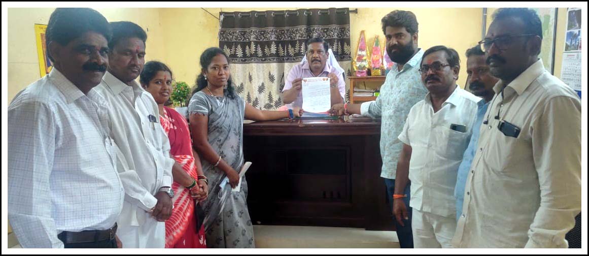 నిమ‌జ్జ‌నం కంటే ముందు రోడ్లు భాగు చేయించండి