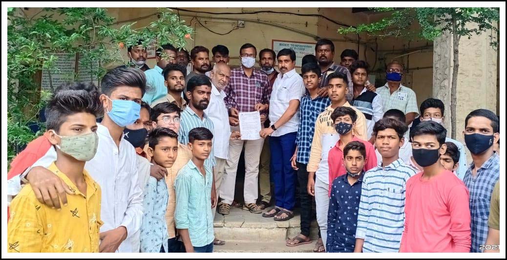 విద్యార్థుల కోసం బ‌స్సుల‌ను న‌డ‌పాలి