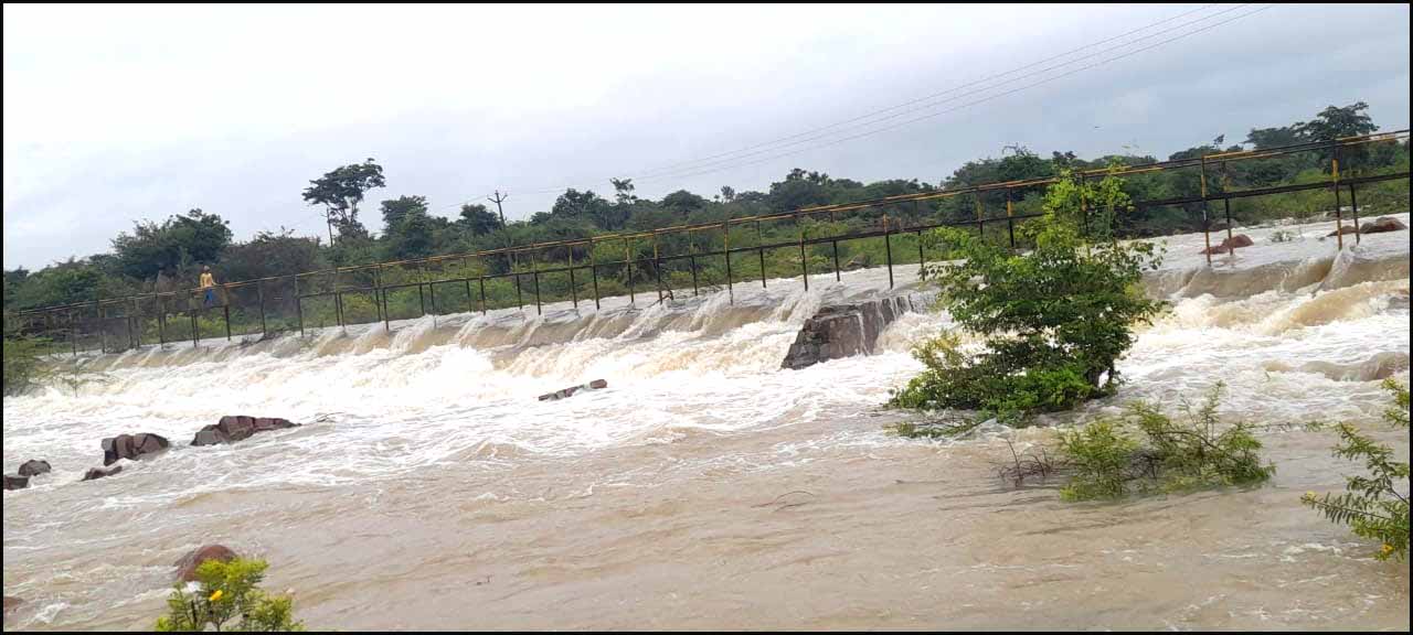 మత్త‌డి దూకిన జుంటుప‌ల్లి వాగు