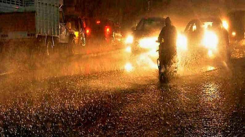 రాత్రంతా భారీ వ‌ర్షాలు