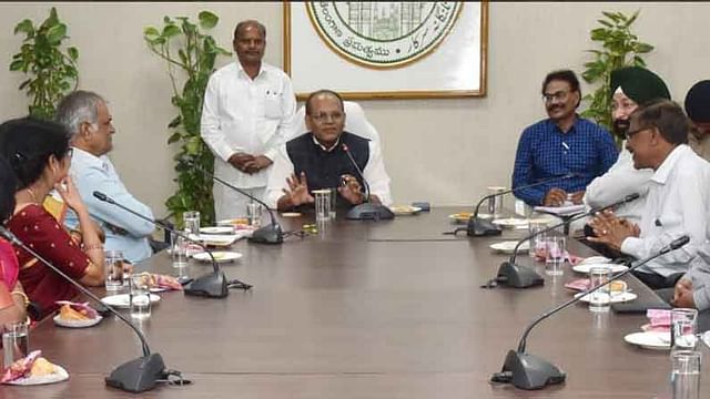 జిల్లాల‌కు కంట్రోల్ రూంల ఏర్పాటు