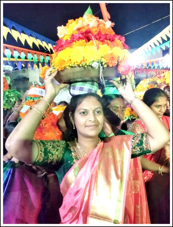 అంగ‌రంగ వైభ‌వంగా బ‌తుక‌మ్మ సంబ‌రాలు