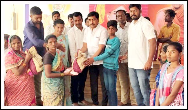 పేదింట్లో పండ‌గ సంతోషం