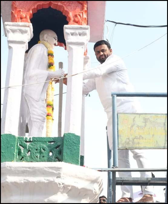 గాంధీ స్పూర్తితో...