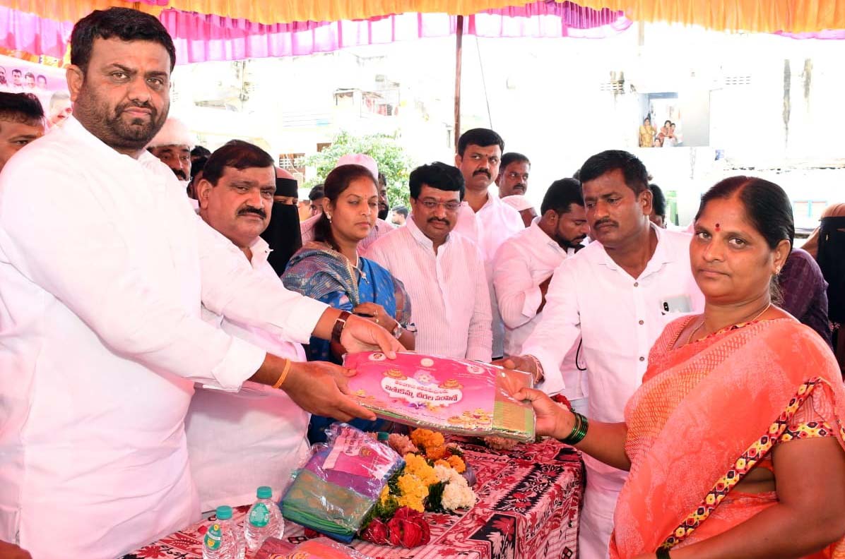 మ‌హిళ సంక్షేమానికి పెద్ద పీట