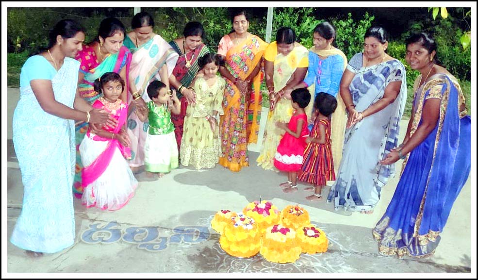 ఘ‌నంగా బతుక‌మ్మ సంబ‌రాలు ప్రారంభం