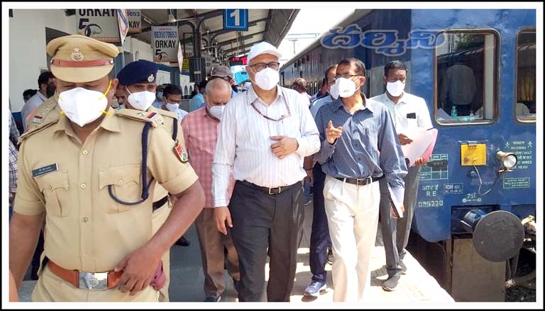 మూడో ముప్పు త‌గ్గితే అన్నీ రైల్లు న‌డిపిస్తాం