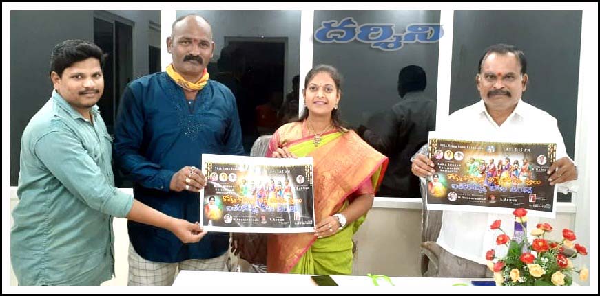 సంప్ర‌దాయాల‌కు అద్దంలాంటివి బ‌తుక‌మ్మ పాట‌లు