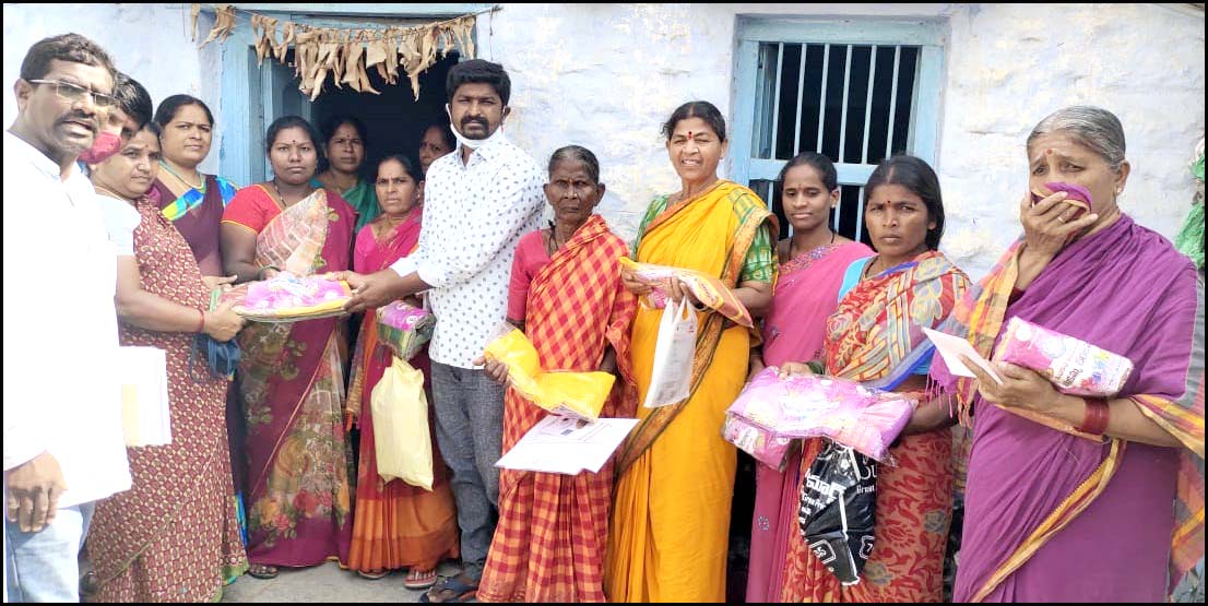 ఉత్స‌హాంగా బ‌తుక‌మ్మ చీర‌ల పంపిణీ