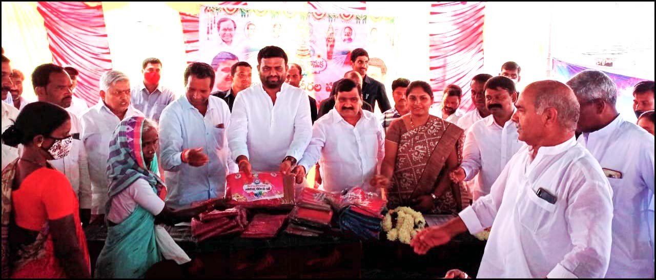 ఆడ‌ప‌డుచుల‌కు స‌ర్కారు కానుక