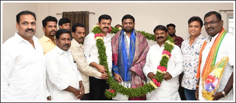 రైతుల‌కు పంట‌న‌ష్ట ప‌రిహారం ఇప్పిస్తాం..!