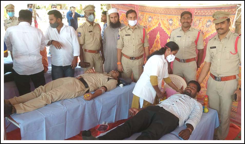 మెగా రక్త‌దాన శిబిరం సూప‌ర్ స‌క్సెస్