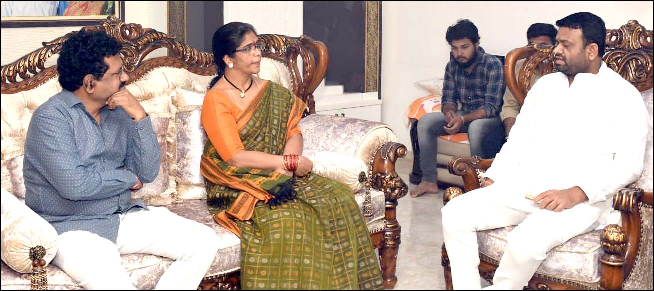 సునితాసంప‌త్, రంగారావుల‌ను ప‌రామ‌ర్శించిన ఎమ్మెల్యే