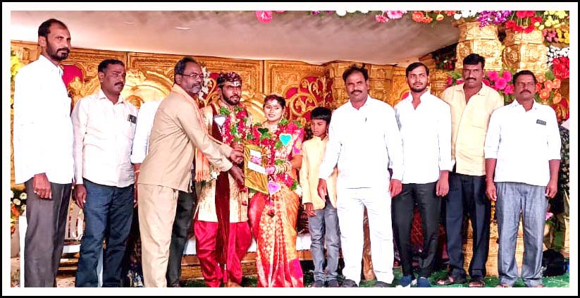 న‌వ వ‌ధువుల‌కు గిఫ్టులిచ్చిన ఆర్టీసీ