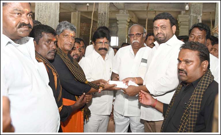 అయ్య‌ప్ప ఆల‌య అభివృద్ధికి ఎమ్మెల్యే చేయూత