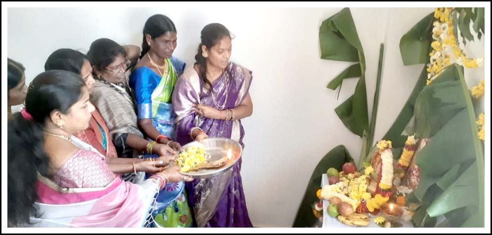 కొత్త మున్సిప‌ల్ కార్యాల‌యంలో ల‌క్ష్మీపూజ‌