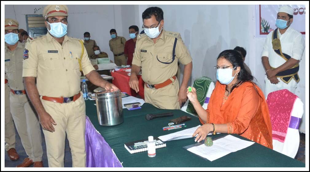 53 మ‌ద్యం దుకాణాల‌కే ల‌క్కీ డ్రా..!