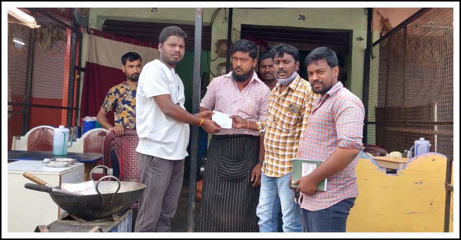 వ్యాపారుల‌కు మున్సిప‌ల్ అధికారుల షాక్