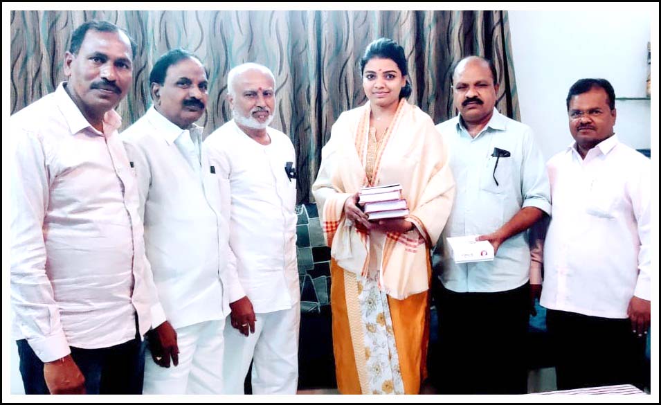 సివిల్ ర్యాంక‌ర్‌కు అభినంద‌న‌ల వెల్లువ‌