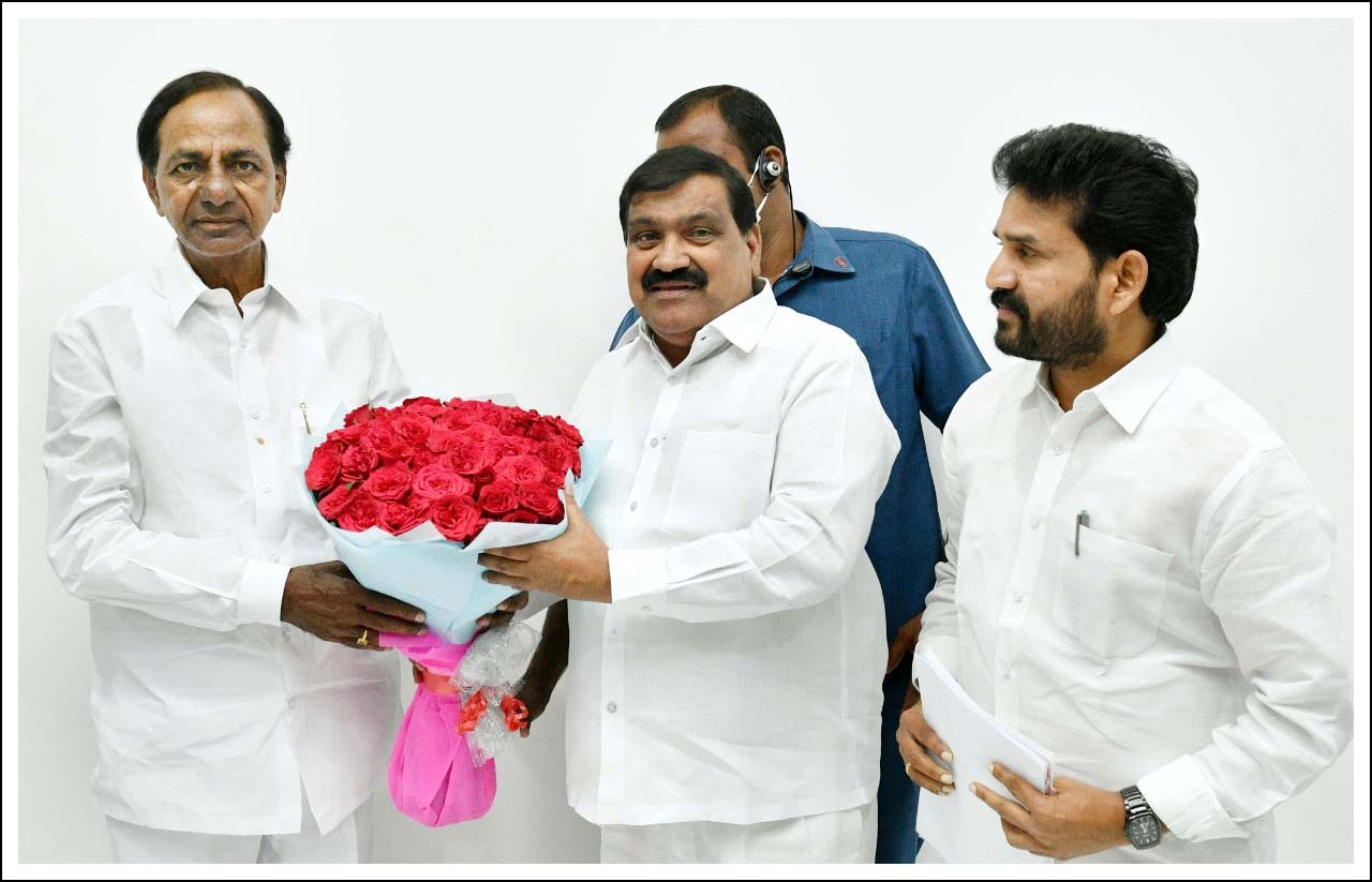 ఎమ్మెల్సీల‌కు కేసీఆర్ అభినంద‌న