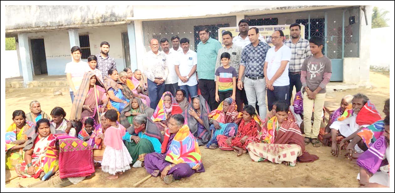 వృద్ధుల‌కు వెచ్చ‌ని చేయూత‌