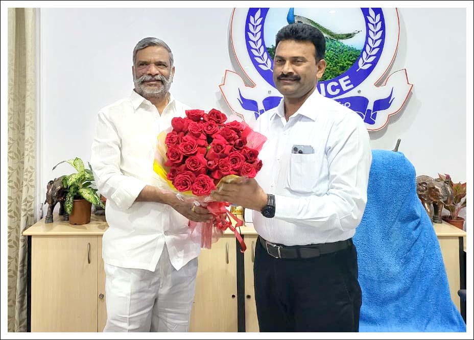 జిల్లా ఎస్పీని కలిసిన తాండూరు ఎమ్మెల్యే తండ్రి