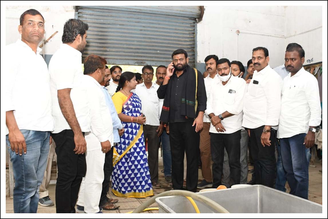 పాల‌శీత‌లీక‌ర‌ణ కేంద్రానికి మ‌హ‌ర్ద‌శ‌