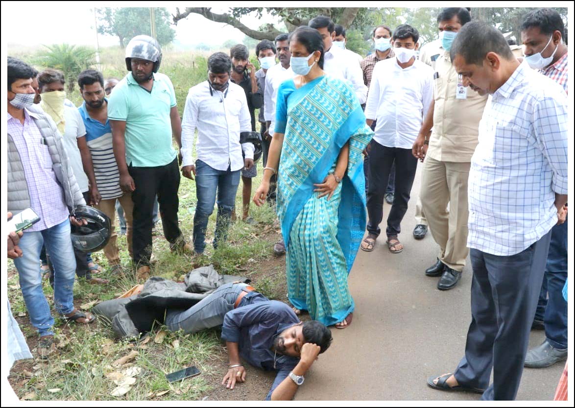 మాన‌వ‌త్వం చాటుకున్న మంత్రి స‌బితారెడ్డి