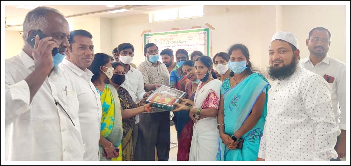 మున్సిపల్ కార్మికుల సేవలు మ‌రువ‌లేనివి