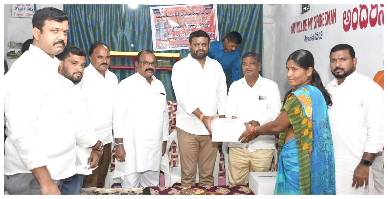 క్రిస్మ‌స్ పండ‌గ‌ను సంతోషంగా జ‌రుపుకోవాలి