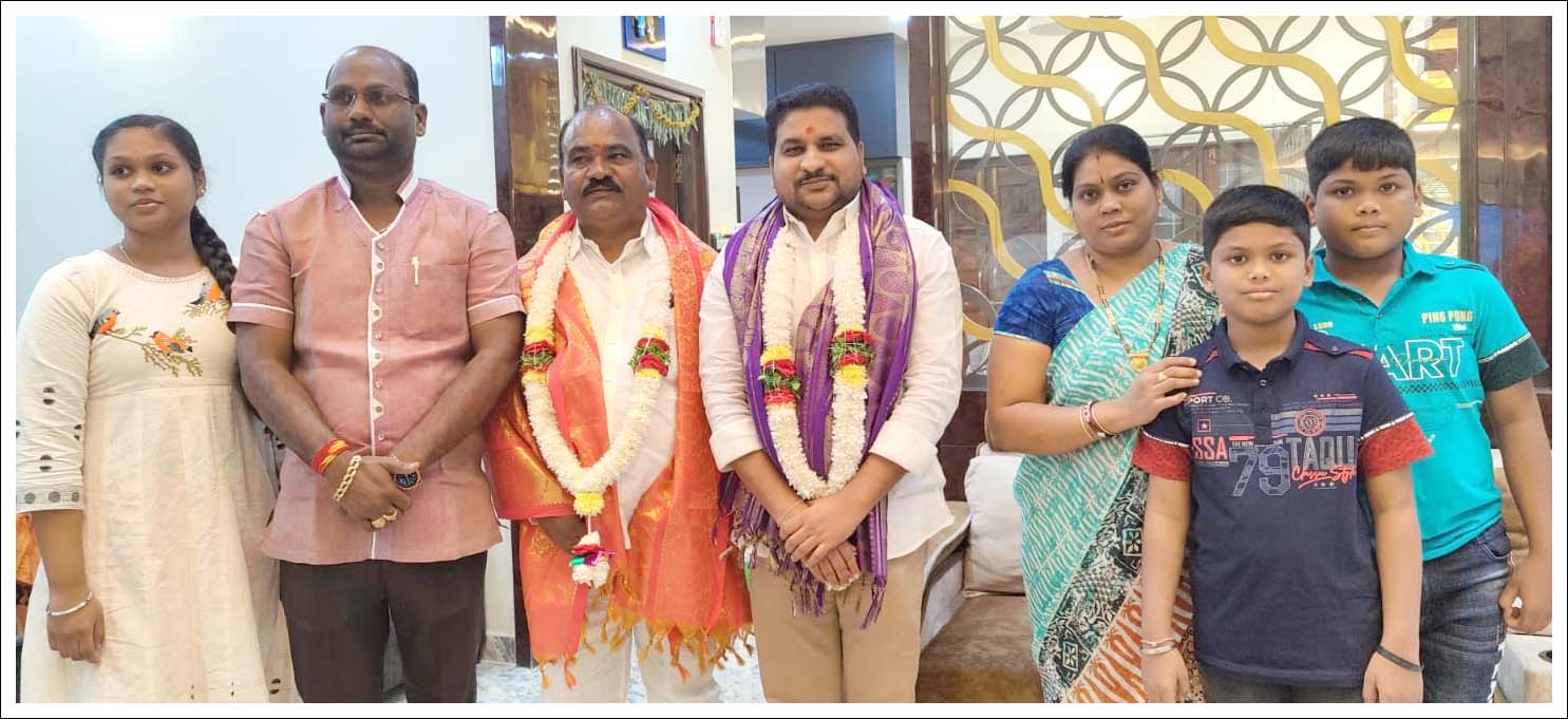 శుభ‌ప్ర‌ద్ ప‌టేల్‌ను స‌న్మానించిన రొంప‌ల్లి సంతోష్ కుమార్