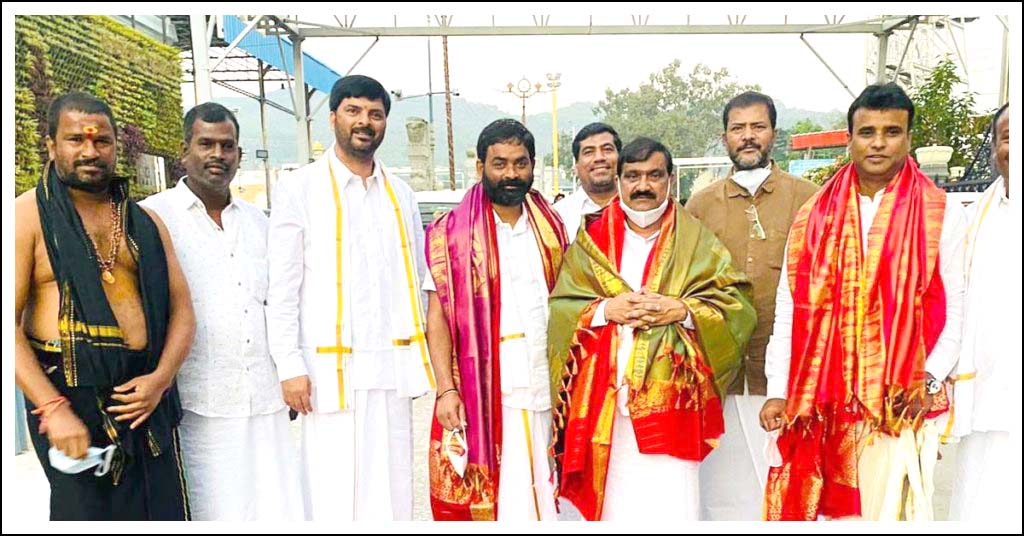 శ్రీ‌వారిని ద‌ర్శించుకున్న ఎమ్మెల్సీలు