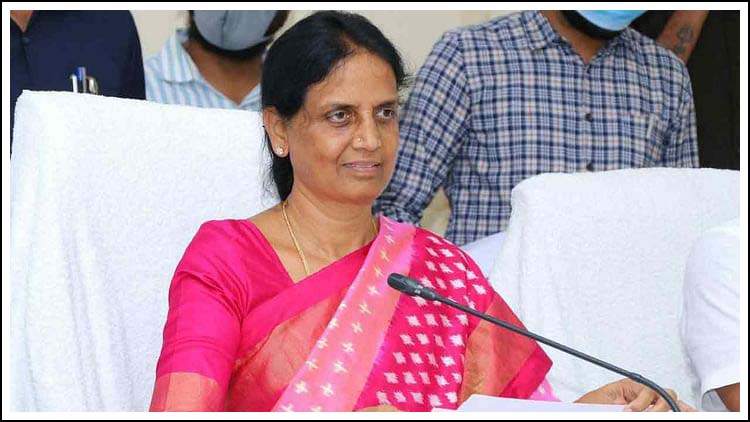 స్కూళ్ల మూసివేత‌పై మంత్రి స‌బితారెడ్డి క్లారిటీ